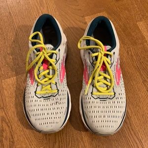 Women’s running shoes